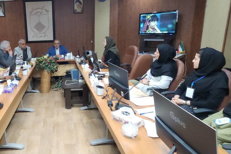 برگزاری نشست صمیمانه اعضای مرکز تحقیقات ناهنجاری‌های جمجمه‌ای-صورتی با مسئولانی از معاونت تحقیقات و فنآوری